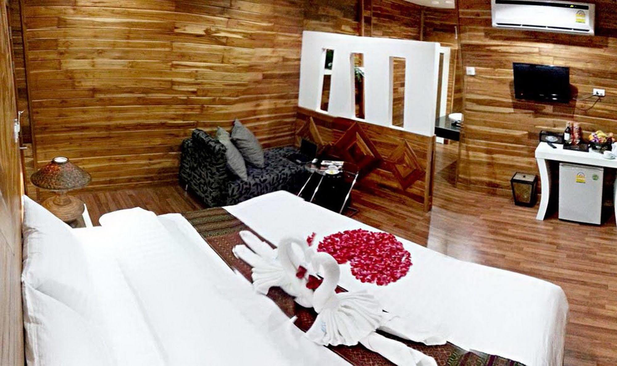 Phuvara Boutique Aonang Ao Nang Esterno foto